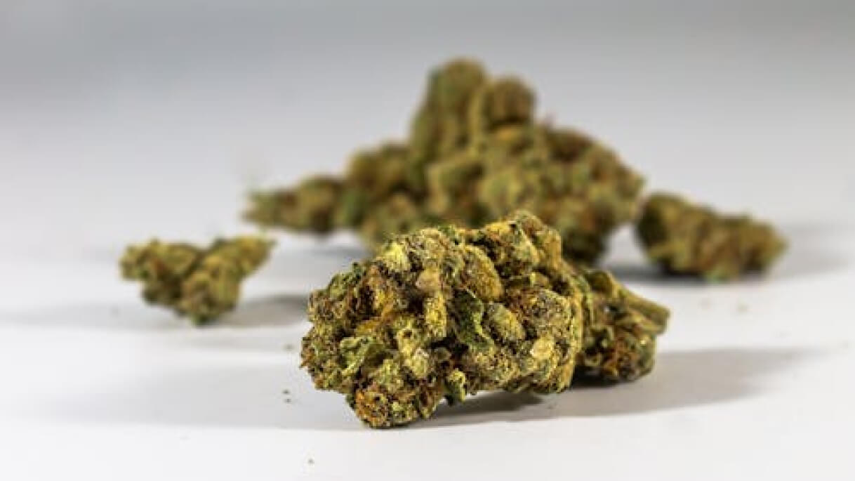 Illustration of cannabis grade scale from AAA to AAAAA
